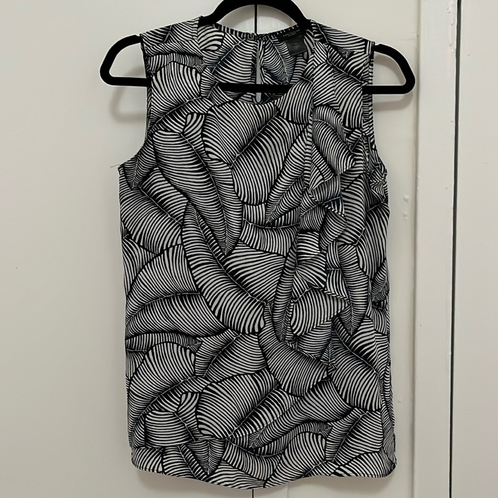 Sleeveless Black & White Printed Shell Top